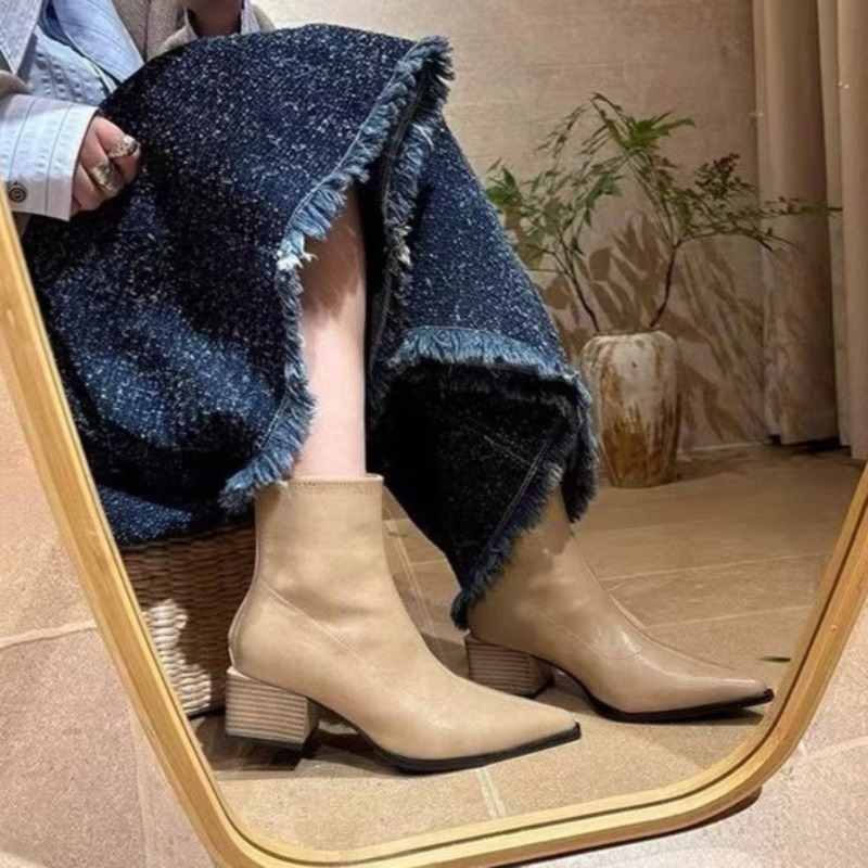 Vintage Fashion Aesthetic - 2026 Street Style Designerskie Vintage Botki