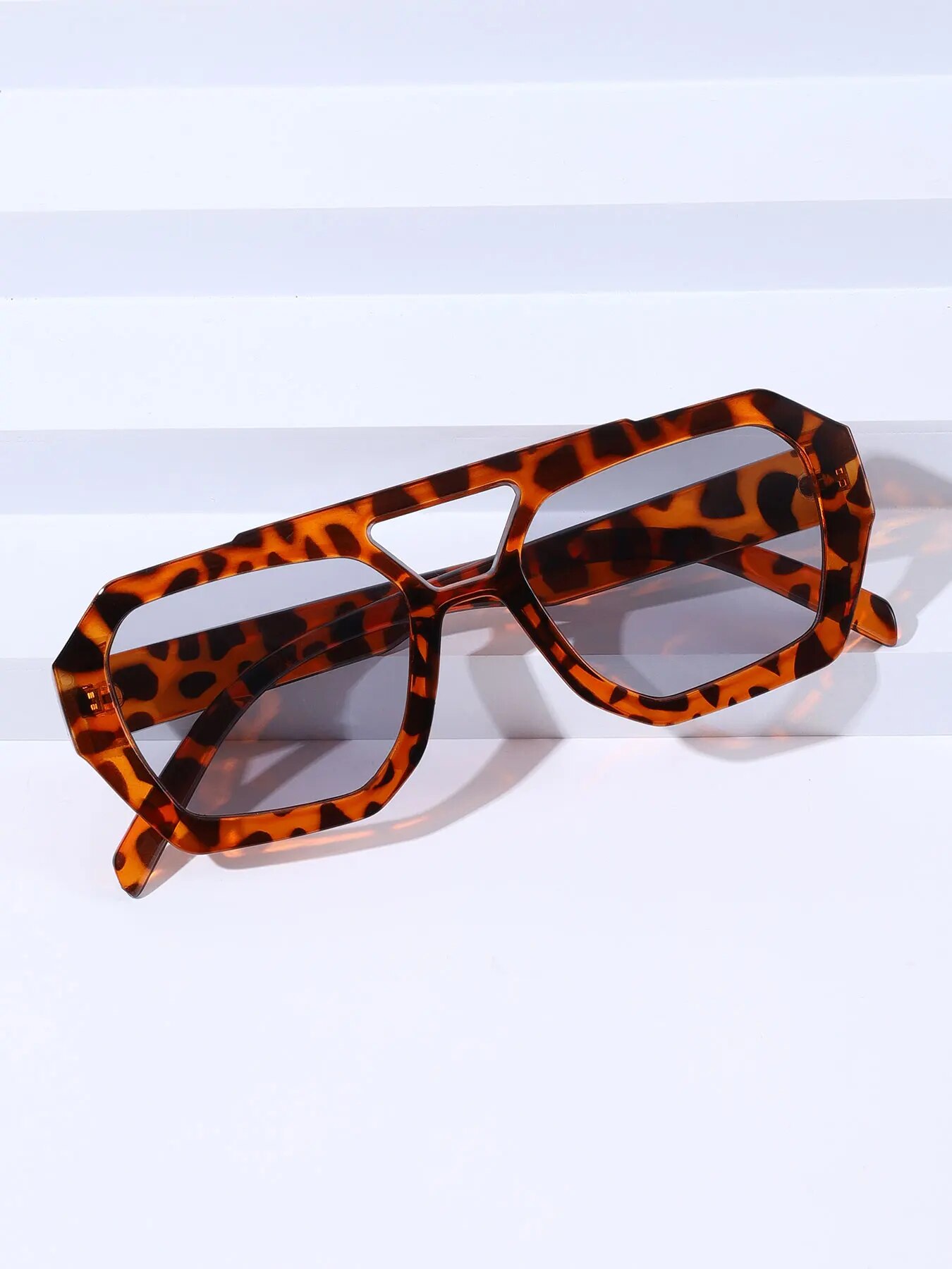 Okulary przeciwsłoneczne w sty – Vintage Fashion Images recenzja i cena